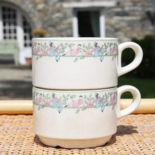 Lot de 2 tasses en faïence de Gien Pierrot et Colombine Marie Pierre Boitard