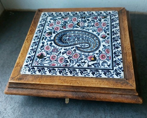Dessous plat ancien - , musical