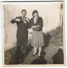 Ancienne photo de couple avec vin. 1954