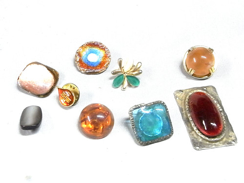 Lot 9 bijoux - 9, emaux