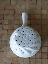 Ancienne Passoire en Porcelaine , modèle très rare , ustensiles de cuisine.