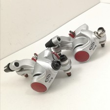 Jeu d'étriers de frein à