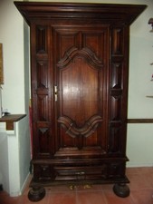 Armoire, Bonnetière en bois