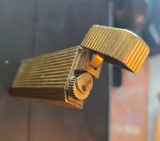 Briquet  CARTIER MUST plaqué or tbe