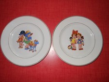 2 très jolies assiettes en