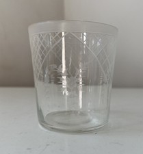 Ancien Verre gobelet en verre décor fleurs à la roue