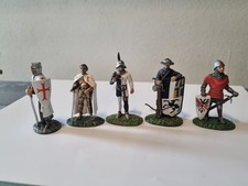 5 Soldats en plomb Moyen Age 