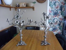 PAIRE DE CHANDELIERS ANCIENS 3 FEUX EN BRONZE ARGENTÉ  - DECOR FLORAL -