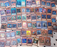 Lot de 65 cartes yugioh vintage TOUTES HOLOS
