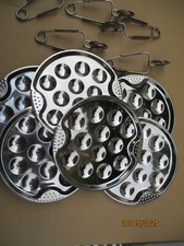 6 assiettes à escargots inox