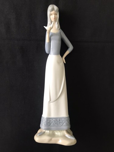 Grande figurine femme la - grande,