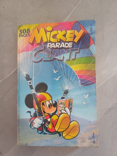 Mickey parade geant annee 2004 - mickey,