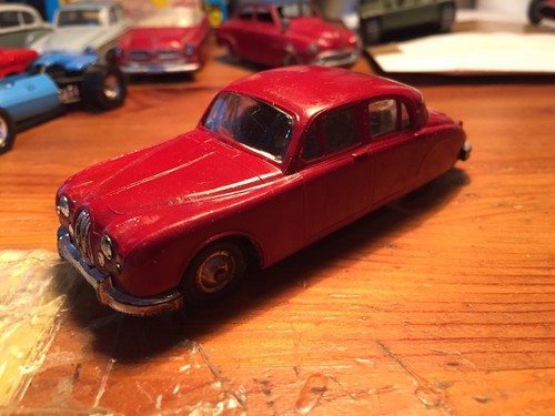 Norev jaguar 400 n17 - 1/43, 2l