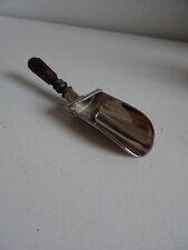 Ancienne saupoudreuse ou pelle à sel  inscription?