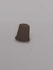 Pin's dé à coudre Bouchara