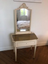 Coiffeuse ancienne en bois avec miroir