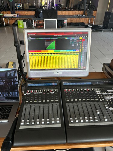 Mackie control universal mcu - mackie,