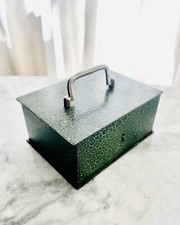 Magnifique Boite Avec Serrure Coffre Fort En Metal Ancien Vintage