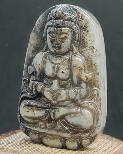Ancienne statue suspendue