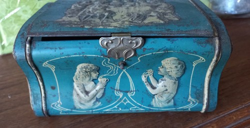 Ancienne boîte tôle - ancienne,