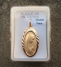 Belle médaille pendentif religieuse plaqué or neuve de stock Sainte Vierge Marie