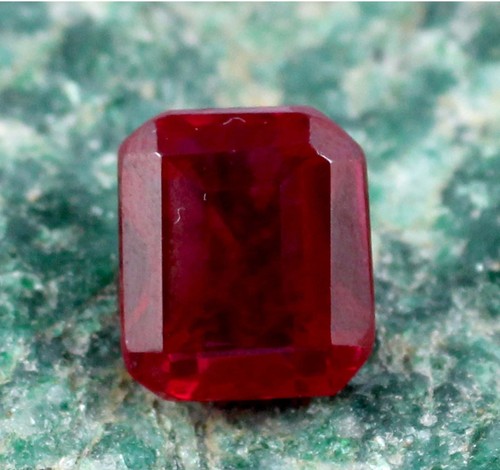 Grenat ombalite rouge naturel
