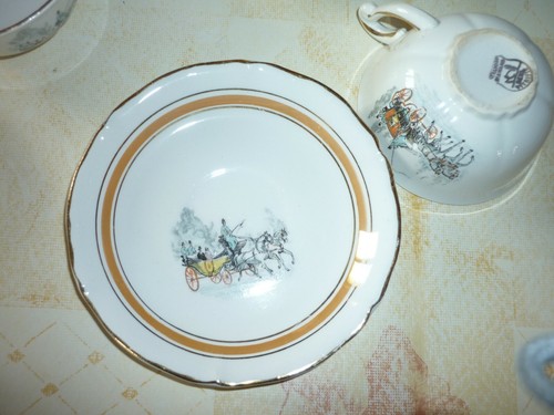 Tasses 5 soucoupes - tasses, et