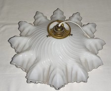 SUSPENSION VINTAGE LUMINAIRE ABAT-JOUR DENTELÉ EN VERRE D'OPALINE- ANNÉES 1950