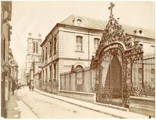 France, Troyes, la grille l'hôtel de ville et la cathédrale Saint-Pierre-et