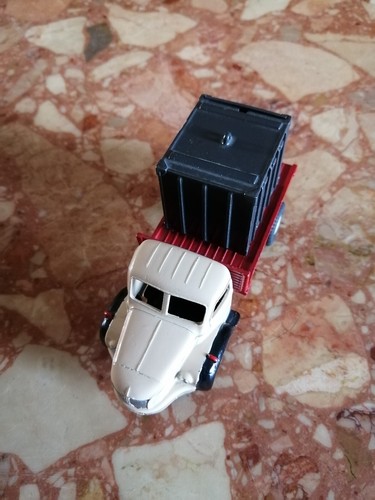 Berliet porte container dinky