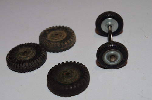 Dinky lot roues - de, axe