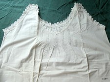 ANCIENNE CHEMISE BRODEE  BRIDES LARGES DENTELLE ET BRODERIES / CBL .M.H