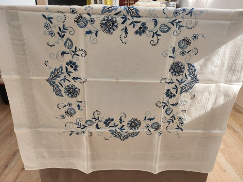 Ancienne petite nappe broderie