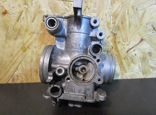Corps gauche carburateur - de,