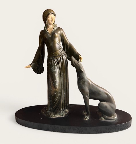 Femme levrier art deco - au,