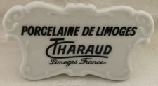 THARAUD PORCELAINE de LIMOGES. PETITE PLAQUE PRÉSENTOIR DE MAGASIN