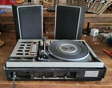 platine stéréo, marque : grundig, lit les 45 et 33 tours. Muni de deux enceintes
