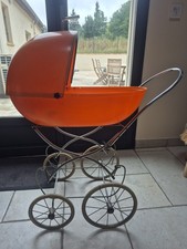 Landau Vintage Orange de poupée d'enfants années 60/70 en forme d'oeuf