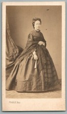 CDV 1865 Femme à l'éventail