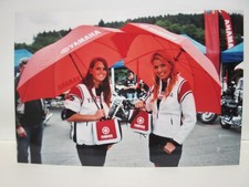 Véritable Photo  couleur Fujifilm  :  2 Hôtesses pour Moto YAMAHA   - 10 x 15 cm