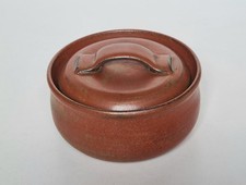 Boite couverte en grès non signée certainement Blanot 71 Mireille & Noël Dailler