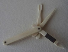 Ancien nécessaire de manucure de voyage en os