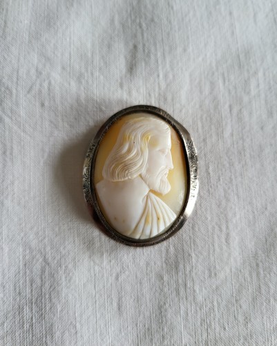 Broche camée coquillage