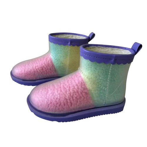 Fille chaud hiver - neige, bottes