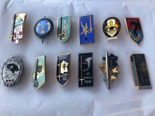 Lot 12 insignes - (5),