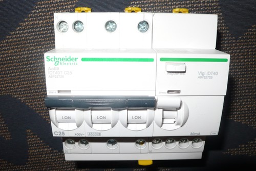 Disjoncteur tetra a9p22725 - disjoncteur,