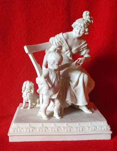 Antique figurine femme - figurine, a