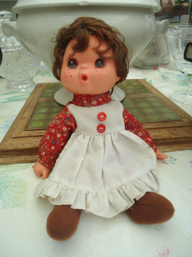Poupee brune aux - brune,