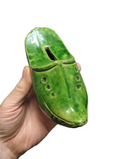 Tirelire à casser en terre cuite à glaçure verte vers 1900. Art Populaire.