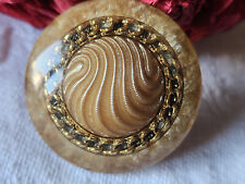 Gros bouton vintage inclusion doré pied marron superbe 3,3 cm ref 4887